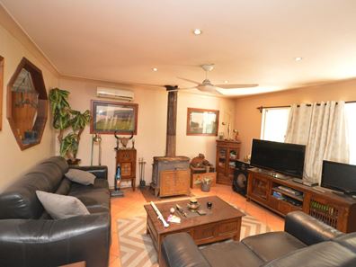 14 Poplar Street, Dwellingup WA 6213