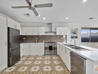7 Kennon Court, Spearwood WA 6163