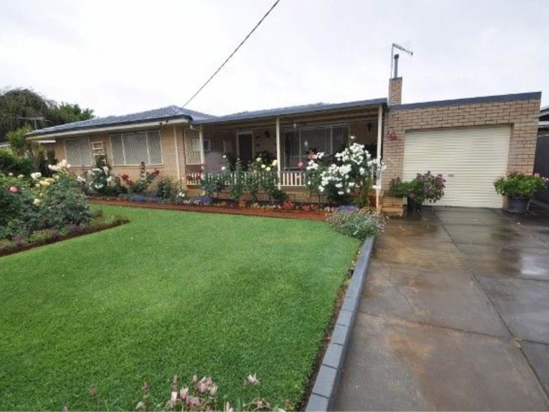 215 Knutsford Av, Kewdale WA 6105