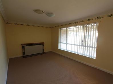 215 Knutsford Av, Kewdale WA 6105
