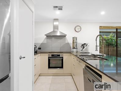 31 Jubilee Avenue, Success WA 6164