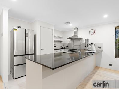 31 Jubilee Avenue, Success WA 6164