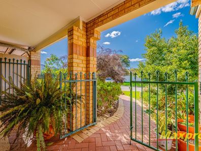 8 Griffin Close, Langford WA 6147