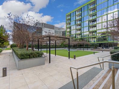 702/6 Baumea Way, Innaloo WA 6018
