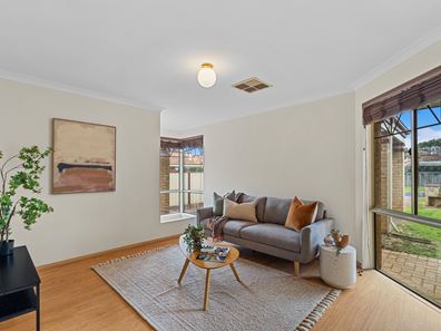 5 Monclair Court, Meadow Springs WA 6210