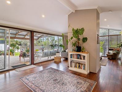 11 Thornton Place, Gooseberry Hill WA 6076