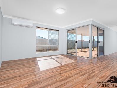 12 Hood Street, Wandina WA 6530