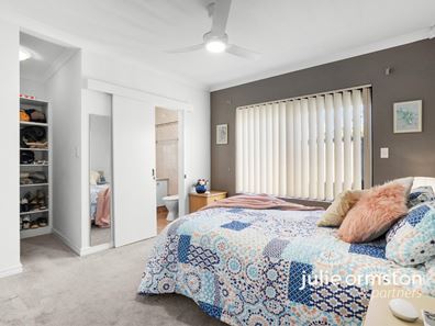 5 Clifford Loop, Darch WA 6065