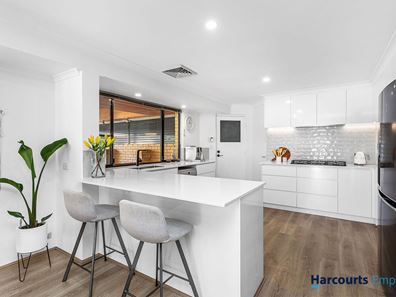 12 Paradise Grove, Atwell WA 6164