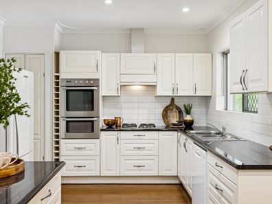 120 Lesmurdie Road, Lesmurdie WA 6076
