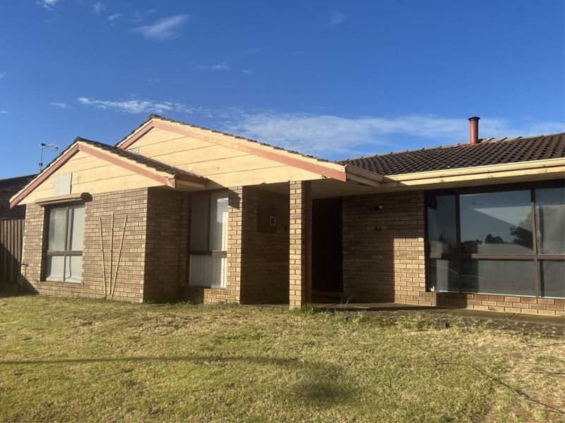 34 Peelwood Parade, Halls Head