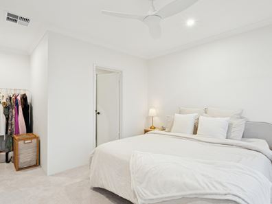 33 Lillypilly Loop, Sinagra WA 6065