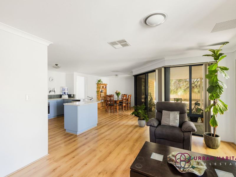 9 Featherstone Road, Orelia WA 6167