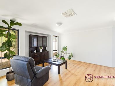 9 Featherstone Road, Orelia WA 6167