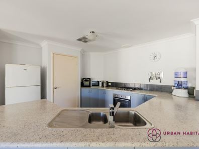 9 Featherstone Road, Orelia WA 6167