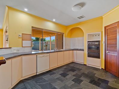 7 Balmoral Parade, Halls Head WA 6210