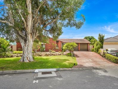 23 Weeroo Place, Stirling WA 6021
