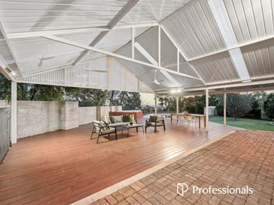1 High Peak Place, Lesmurdie WA 6076