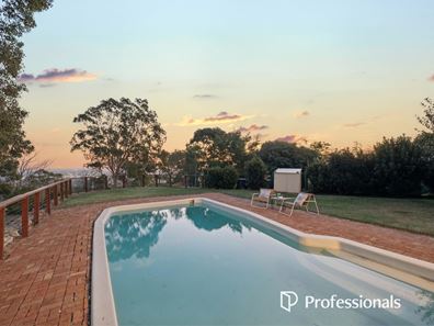 1 High Peak Place, Lesmurdie WA 6076