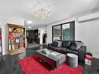 35/10 Whitlock Road, Queens Park WA 6107