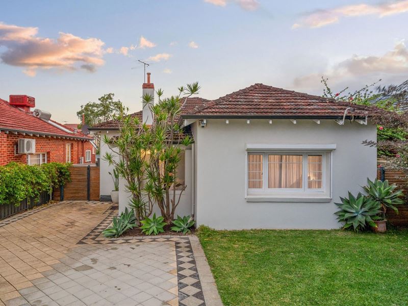 137 London Street, Mount Hawthorn WA 6016