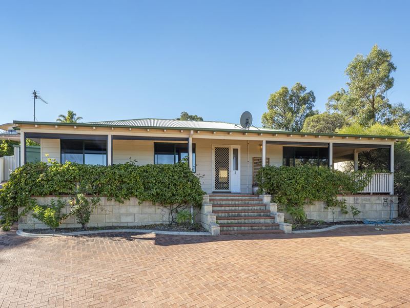 4 University Close, College Grove