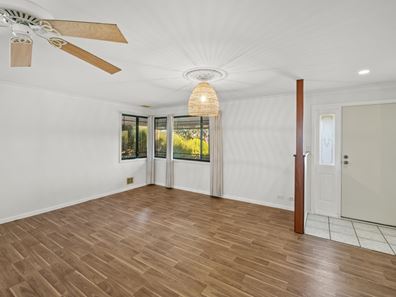 4 University Close, College Grove WA 6230