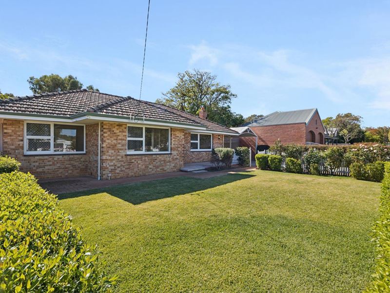 14 Holmesdale Road, Woodbridge WA 6056