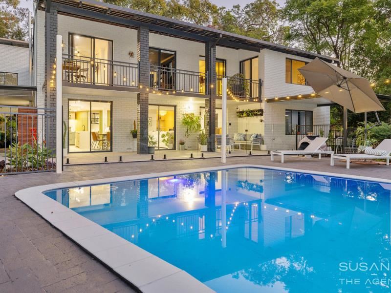 16 Hope Crescent, Lesmurdie WA 6076