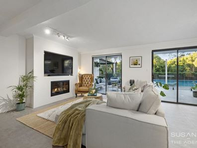 16 Hope Crescent, Lesmurdie WA 6076