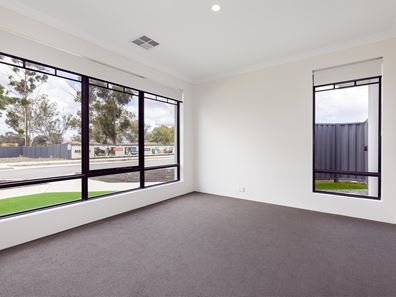 7 Hypatia Boulevard, Forrestdale WA 6112