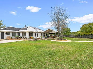 10 Rustle Nook, Pinjarra WA 6208
