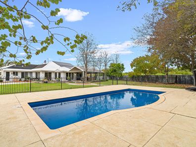 10 Rustle Nook, Pinjarra WA 6208