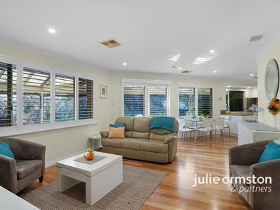 15B Landor Gardens, Woodvale WA 6026