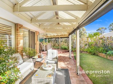 15B Landor Gardens, Woodvale WA 6026