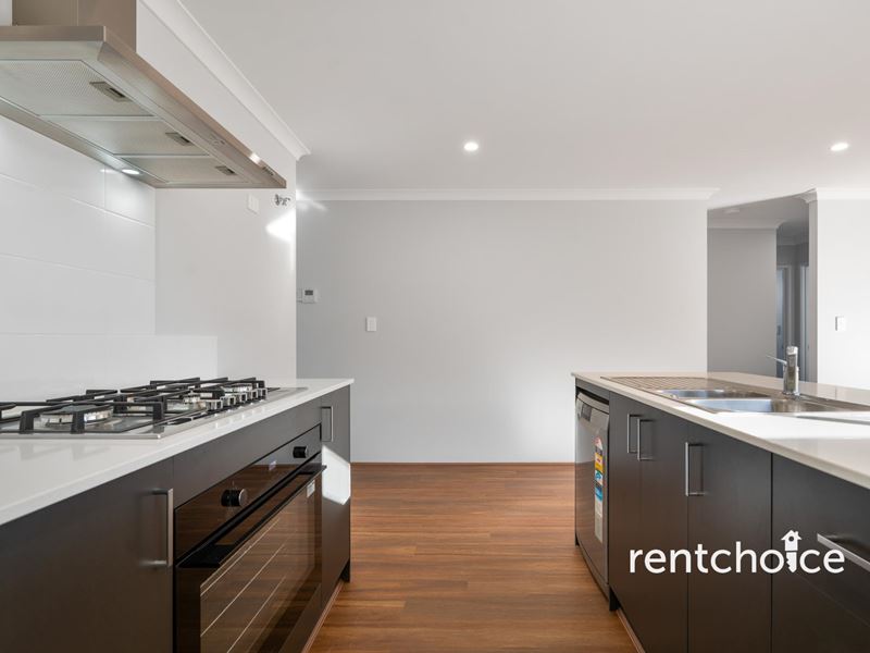 12 Camperdown Wy, Lakelands