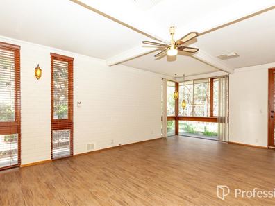 19 Paterson Road, Mount Nasura WA 6112