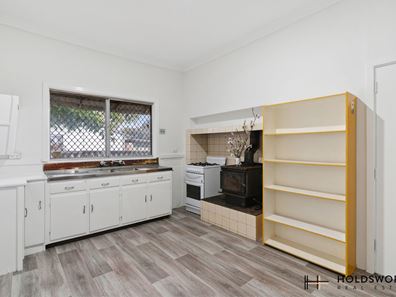 6 Taree Street, St James WA 6102