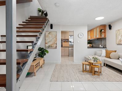 6/4 Ryrie Ave, Como WA 6152