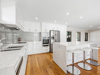 7 Sapphire Way, Maida Vale WA 6057