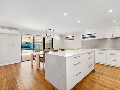 7 Sapphire Way, Maida Vale WA 6057