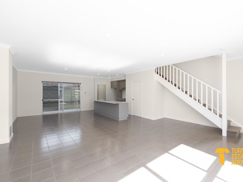 44/15 Kardan Loop, Falcon