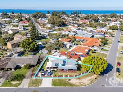 11 East Road, Shoalwater WA 6169