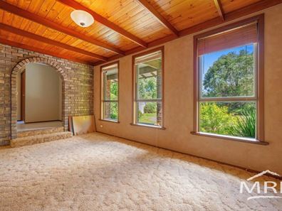 35 Queen Street, Little Grove WA 6330