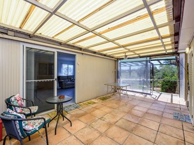 9 Ore Street, Muluckine WA 6401