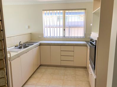 4A Nepean Grove, Hannans WA 6430