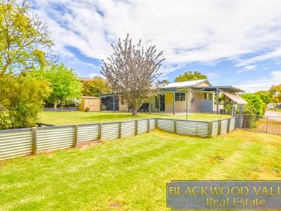 8 Nix Street, Boyup Brook WA 6244