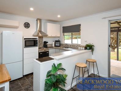 8 Nix Street, Boyup Brook WA 6244