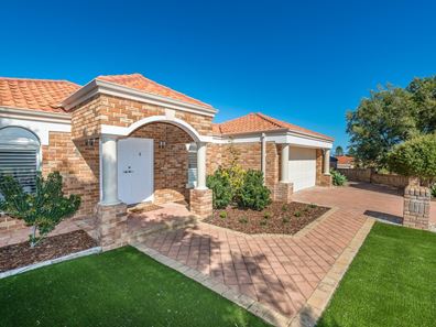 4 St Thomas Loop, Iluka WA 6028