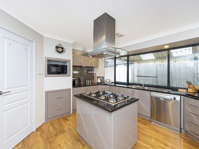 6 Merimbula Way, Secret Harbour WA 6173